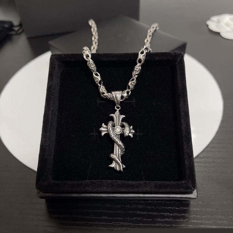 Ch**me He**ts necklaces
